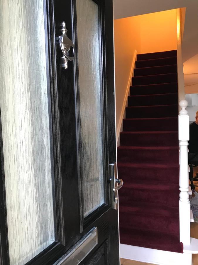 Large Private Room With En-Suite In The House For Professionals Staines-upon-Thames Ngoại thất bức ảnh