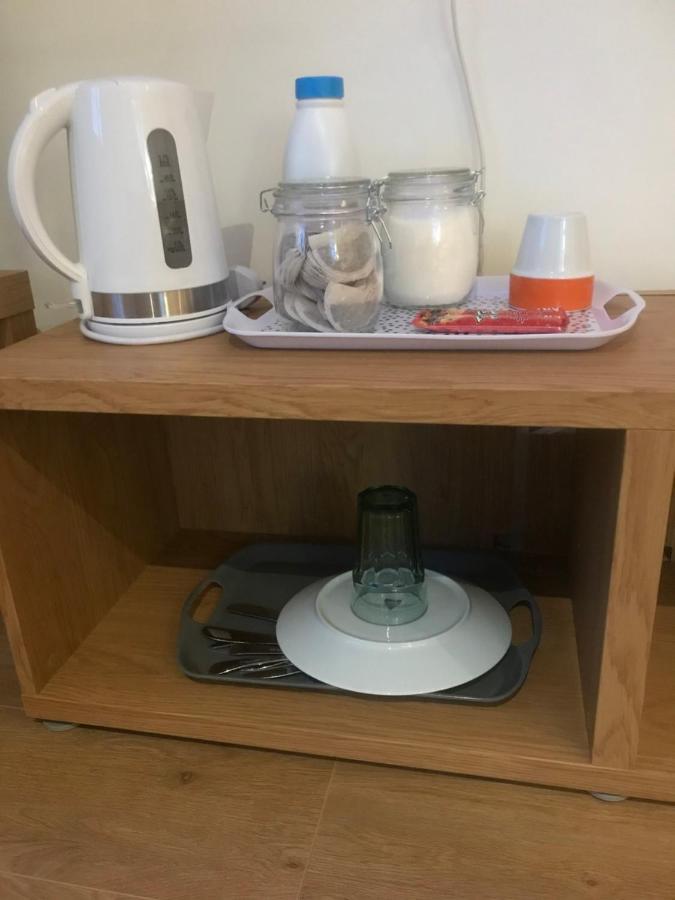 Large Private Room With En-Suite In The House For Professionals Staines-upon-Thames Ngoại thất bức ảnh