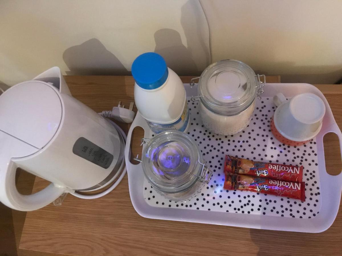 Large Private Room With En-Suite In The House For Professionals Staines-upon-Thames Ngoại thất bức ảnh